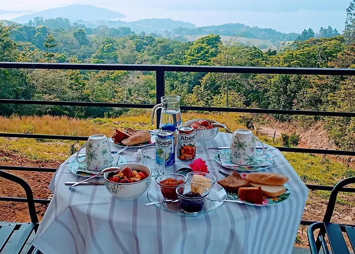 Simone Arenal French Bed & Breakfast